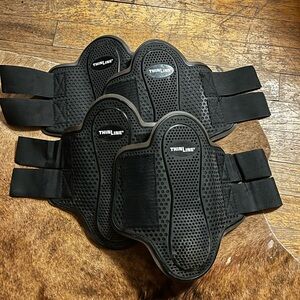 Set of 4 thin line closed front splint horse boots size FULL